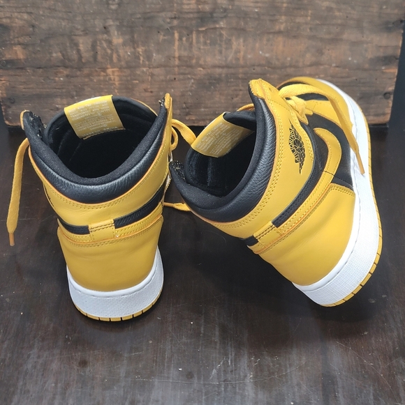 Nike Air Jordan 1 High OG 'Pollen' Wmns 8.5 Great Condition. Same day shipping - Picture 9 of 16